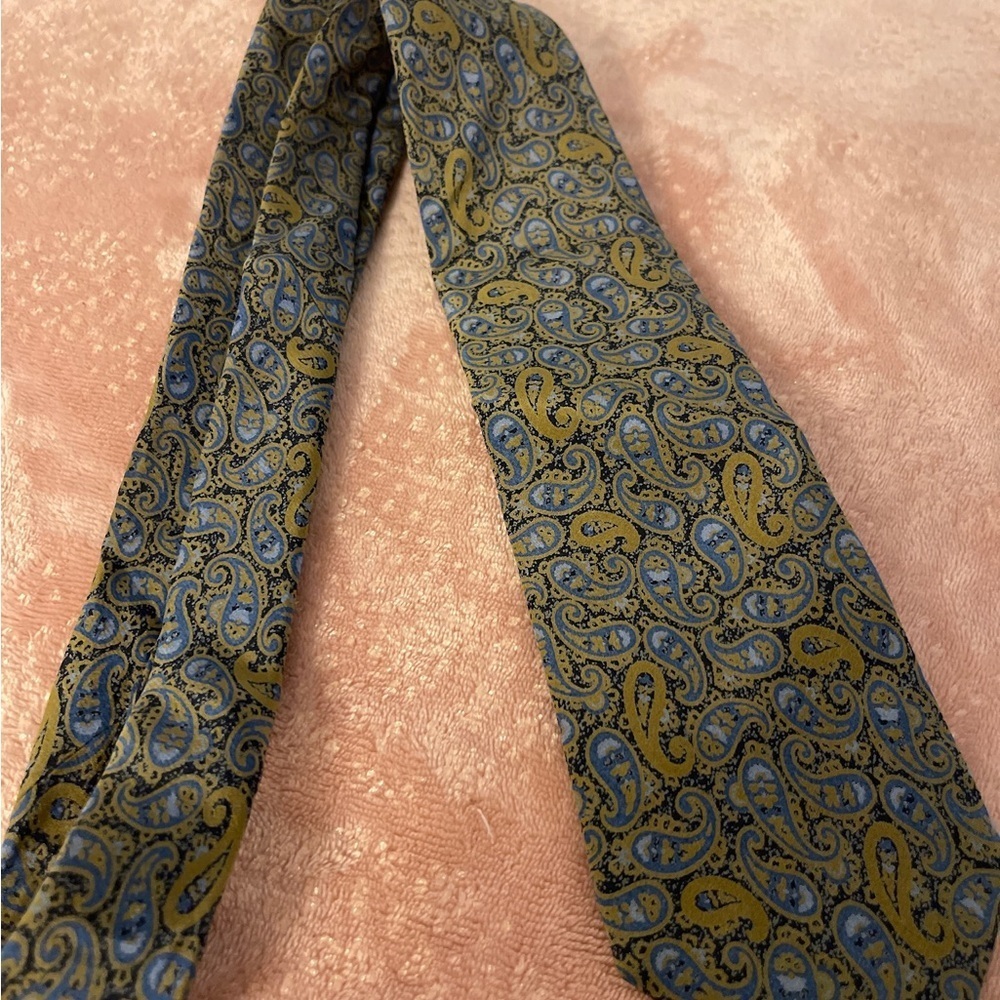 Stylish Paisley Tie in Blue and Gold - Picture 3 of 6